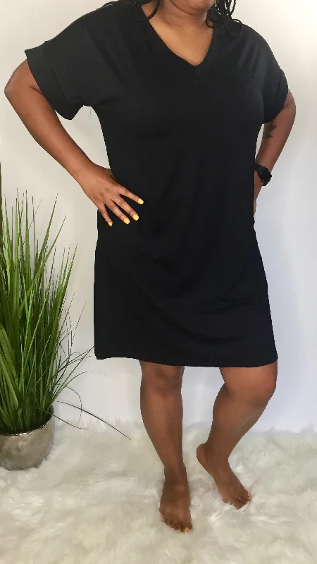 Simple and sassy -t shirt dress (black)-- Asymmetrical Pockets Print