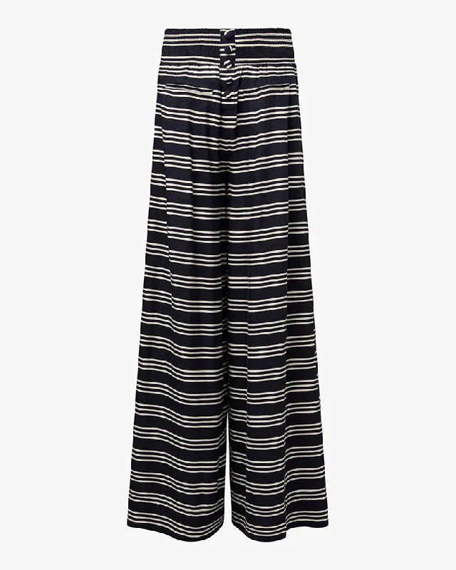 Dark Navy/Off White