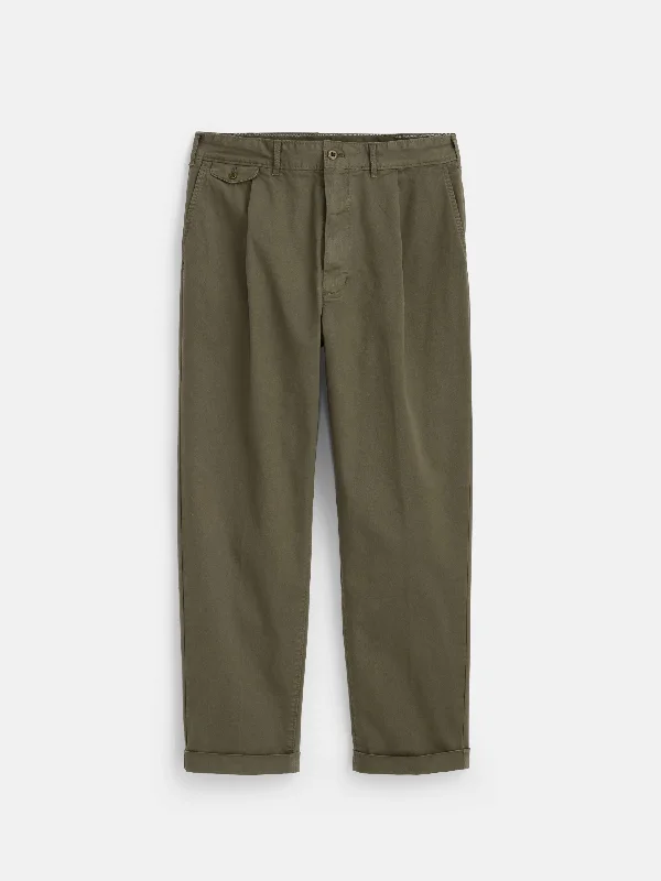 Standard Pleated Pant in Chino Chic Capri Pants