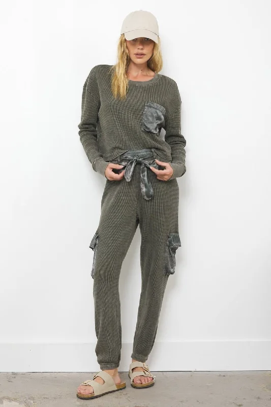 DAKOTA CARGO POCKET PANT Trendy Wide-Legged Trousers